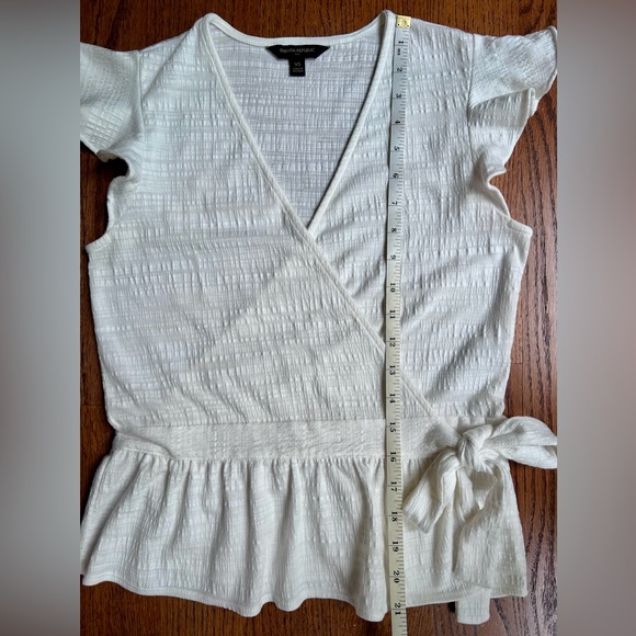 Banana Republic Women's Off White Sleeveless Casual Wrap Top - Picture 5 of 7